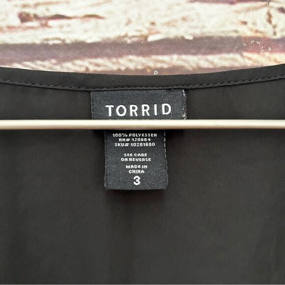 TORRID Black Ladder Cut Sleeve Blouse Sz 3 - Picture 4 of 6